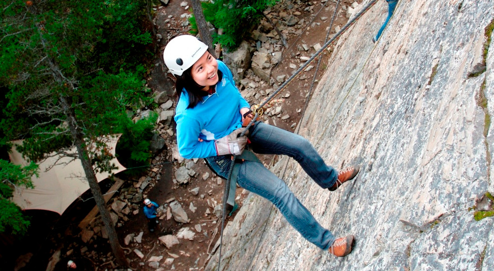 Rock climbing and rapelling in Skagway